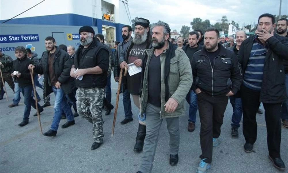 Κρήτη: Βγήκαν στους δρόμους οι αγρότες με τα αμάξια τους